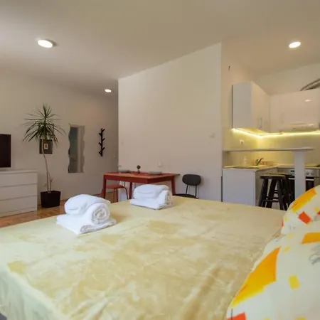Sunlight+ Private Parking Apartment Novi Sad