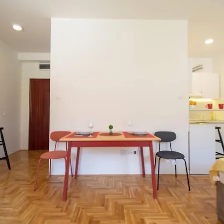 Sunlight+ Private Parking Apartment Novi Sad