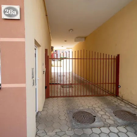 Sunlight+ Private Parking * ノヴィ・サド