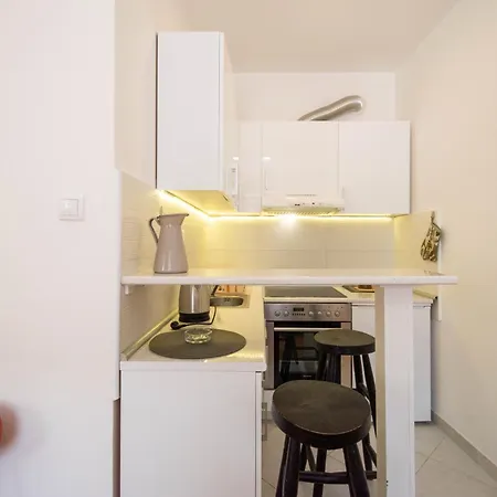 Sunlight+ Private Parking Apartment