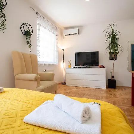 アパート Sunlight+ Private Parking ノヴィ・サド