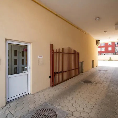 Sunlight+ Private Parking Novi Sad