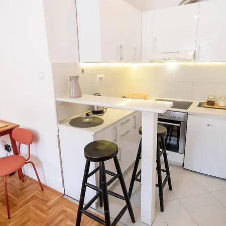 Sunlight+ Private Parking ノヴィ・サド