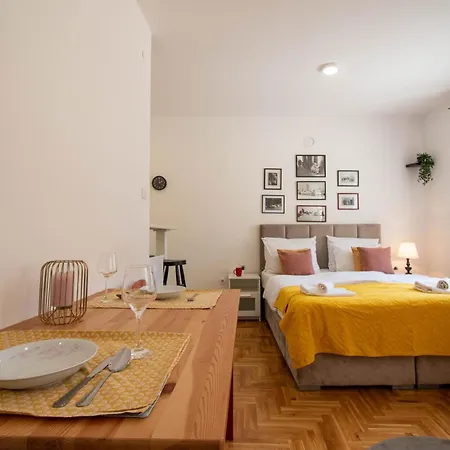 Sunlight+ Private Parking Apartment Novi Sad